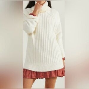 Altar'd State Off White Oversized Fuzzy Ribbed Turtleneck Sweater - Size Large